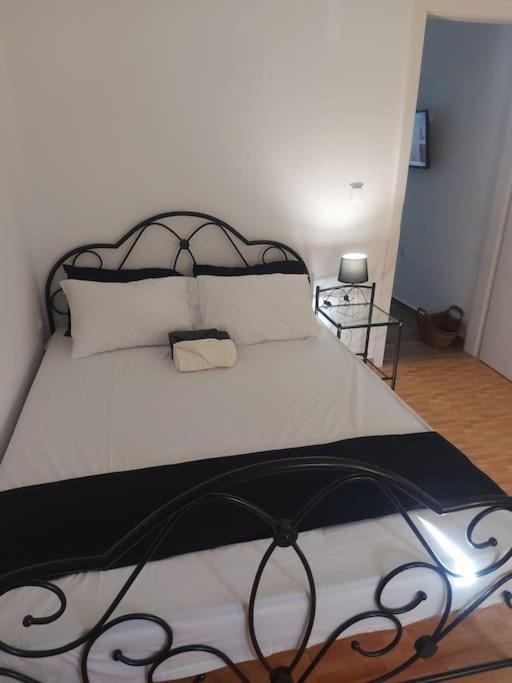 Steniaí Houlia Home Διαμέρισμα Με Δωρεάν Χώρο Στάθμευσης מראה חיצוני תמונה